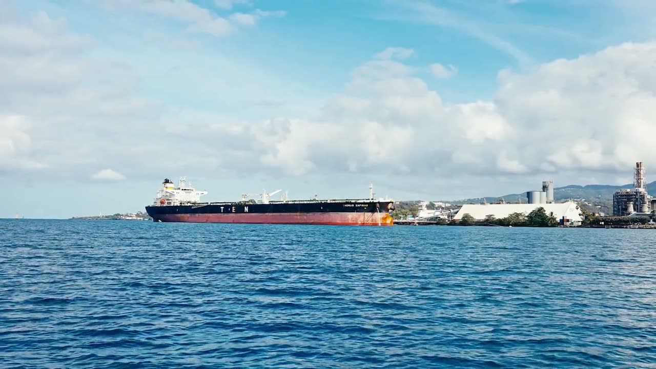 SARA · L'arrivée du pétrolier